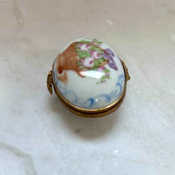 Hand-Painted Limoges Porcelain Box: French Floral Basket Trinket, Artist Signed - Picture 4 of 8